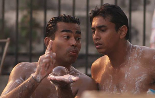 Azad sebagai Rahul, imigran dari India