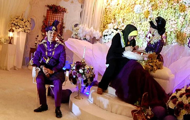 Bersiap untuk majlis berinai