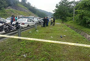 MAUT: M.Ramanayah maut amanakal anaknya berada dalam keadaan kritikal setelah motorsikal yang ditunggang dirempuh van suspek penjenayah.