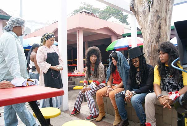 Terdapat tujuh kemalangan maut disebabkan memandu laju telah berlaku di kawasan itu dalam tempoh empat tahun antara 2008 dan 2011.   Read more at: http://www.astroawani.com/news/show/lokasi-kemalangan-s-u-akhbar-menteri-kawasan-maut-8829?cp