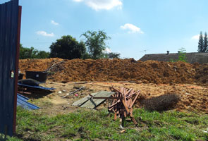 Ketinggian tanah sehingga bumbung rumah