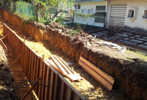 Pembinaan berhampiran perumahan