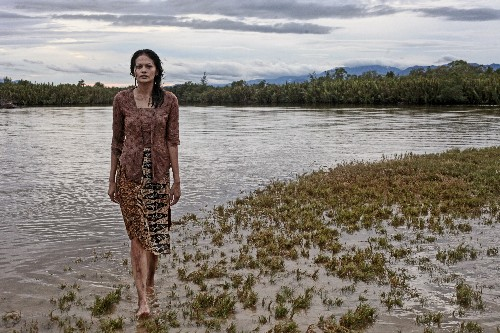 Mek Yah, bomoh buaya