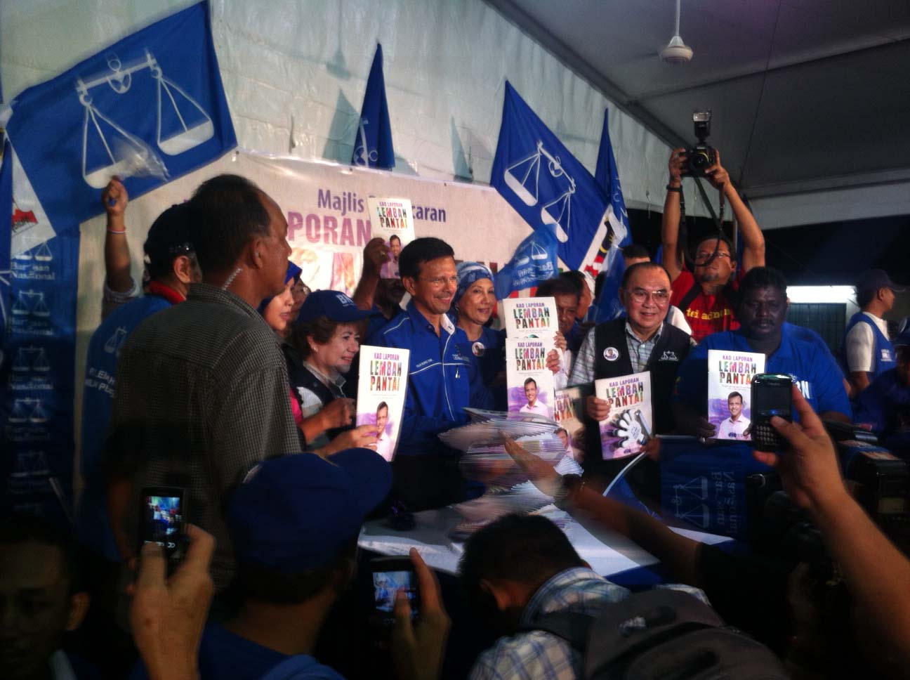 Datuk Raja Nong Chik launching his report card