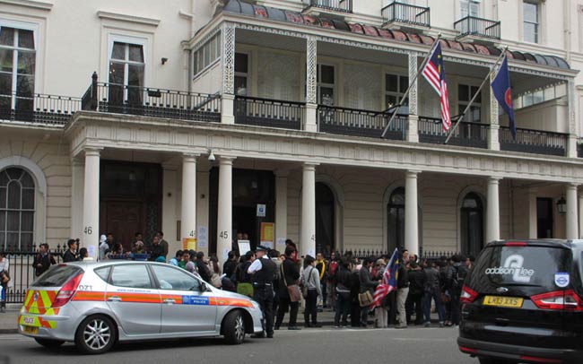 85 beg diplomatik yang mengandungi kertas-kertas undi pos luar negara dan pengundi tidak hadir (PTH) dari 100 Pejabat Perwakilan Malaysia di luar negara telah mula tiba di tanah air.