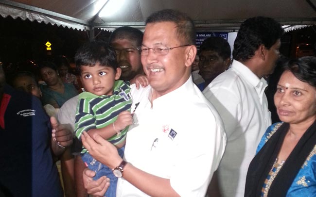 Calon BN, Datuk Shafie Abdullah berkempen untuk kerusi Parlimen Wangsa Maju.