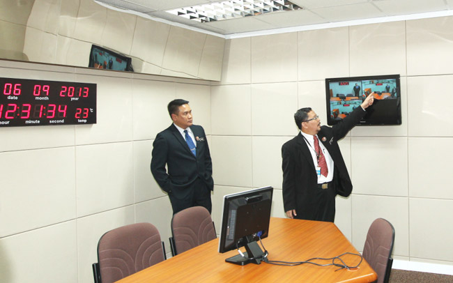 bilik rakaman berkamera video (VIR).