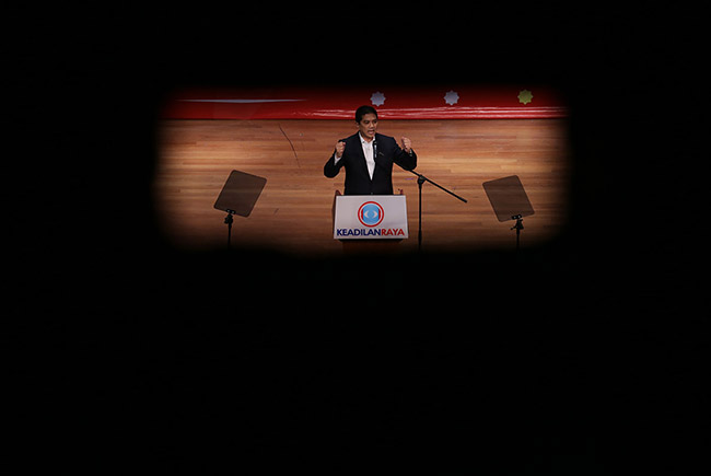 Azmin menyampaikan ucapan di majlis pelancaran Gagasan Keadilan Raya