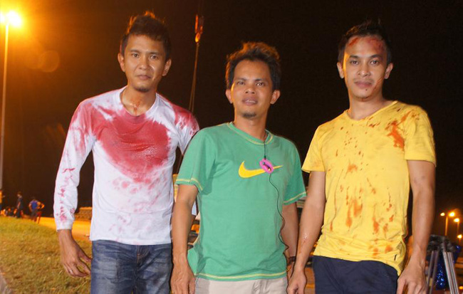 Pengarah Faisal Ishak (tengah) bersama Beto Kusyairy (kiri) dan Zahiril Adzim (kanan)