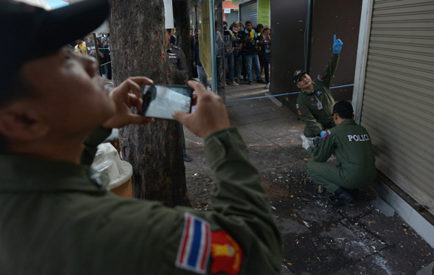 Twin explosions hit Thailand protests 