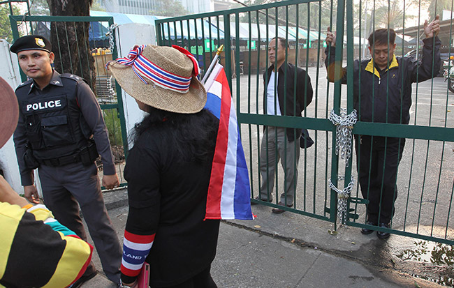 Thai protesters sabotage polls