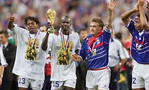 Dua tandukan Zinedine Zidane julang Perancis jadi juara dunia kali pertama.