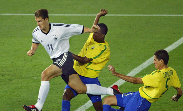 Jerman tewas 0-2 kepada Brazil hasil jaringan Ronaldo dalam final Piala Dunia 2002 Korea/Jepun