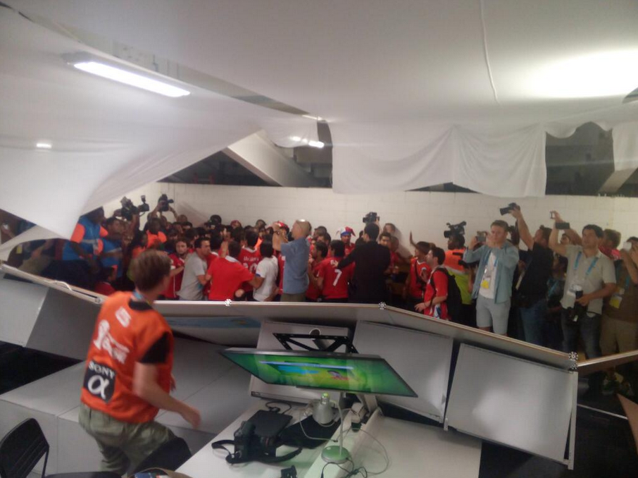 Kawasan media dirempuh penyokong bola sepak sehingga menyebabkan beberapa kerosakan.