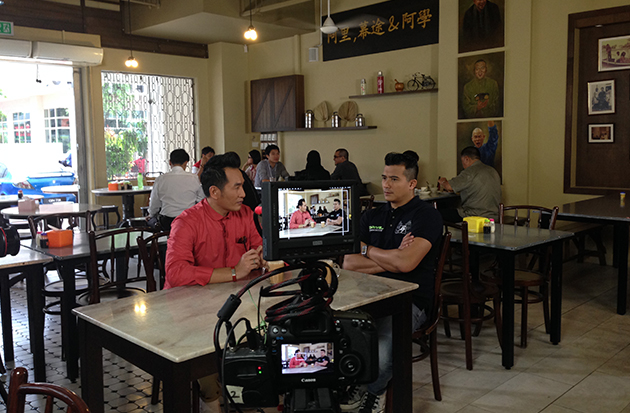 Bersama Aaron Aziz dalam Sembang Teh Tarik malam ini