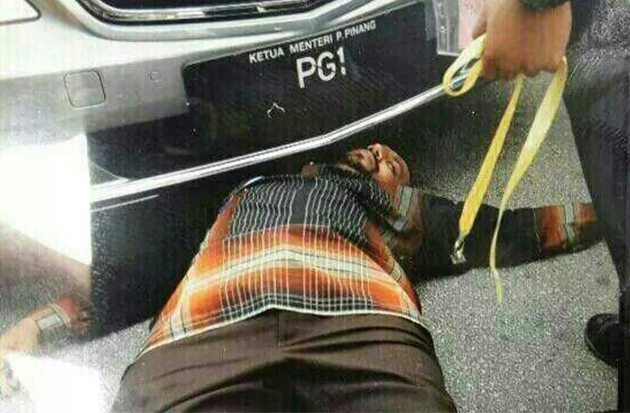 Bukit Gelugor independent candidate Abu Backer Sidek Mohamad Zan today stirred up drama at the Penang state legislative assembly when he pretended to be hit by Chief Minister Lim Guan Eng’s car.