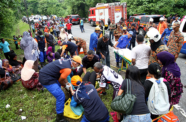 The chaotic scene at the site with medical officers tending to the victims who sustained light injuries. - BERNAMApic
