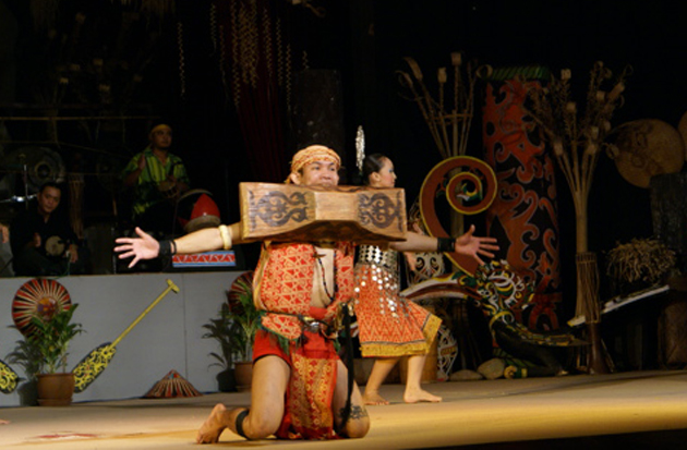 Dayak Malaysia, Dayak Indonesia adalah dari keturunan yang sama - komen pembaca