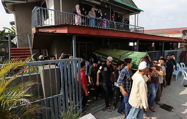 Media friends came in full force to pay their final tribute to Juwie as his remains was buried at the Selayang Baru Muslim Cemetery in Selangor on Saturday at 10.30am.