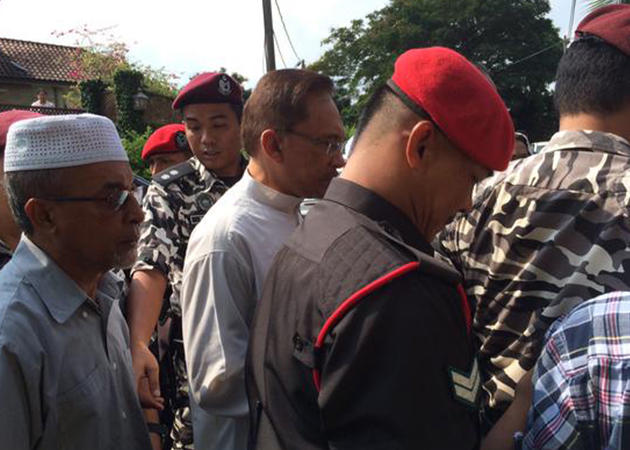 Anwar Ibrahim dikawal ketat
