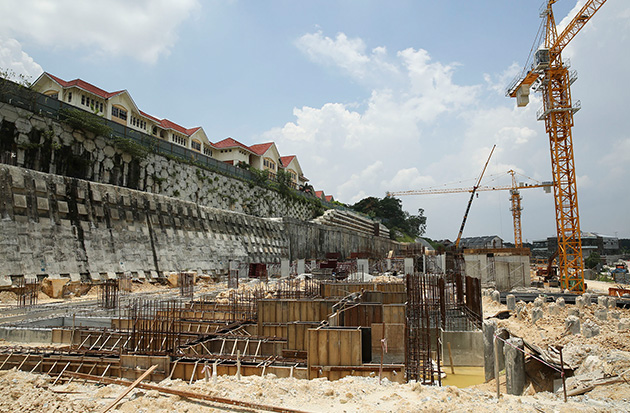  projek kondominium mewah yang dibina di belakang sekolah