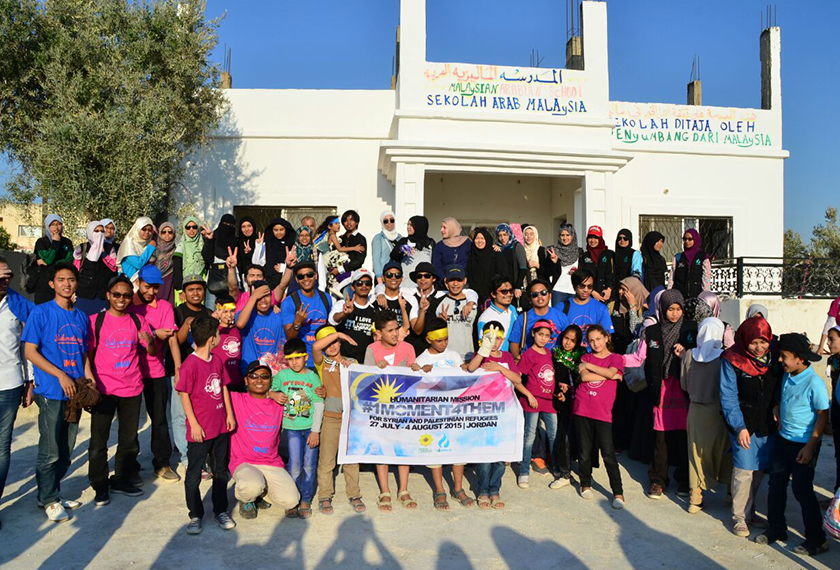 Delegasi artis bersama pelajar Sekolah Arab Malaysia 