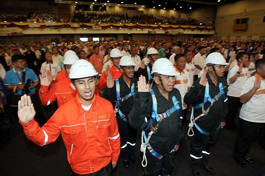 The new minimum starting salary for the civil service at RM1,200 per month takes effect from July 1 next year.