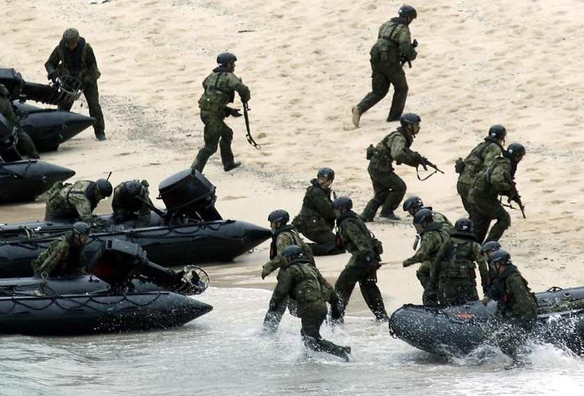 Japan Self-Defense Force (JSDF) soldiers land on Eniyabanare Island during a military drill, off Setouchi town on the southern Japanese island of Amami Oshima, Kagoshima prefecture, in this photo taken by Kyodo May 22, 2014. - REUTERS/Kyodo