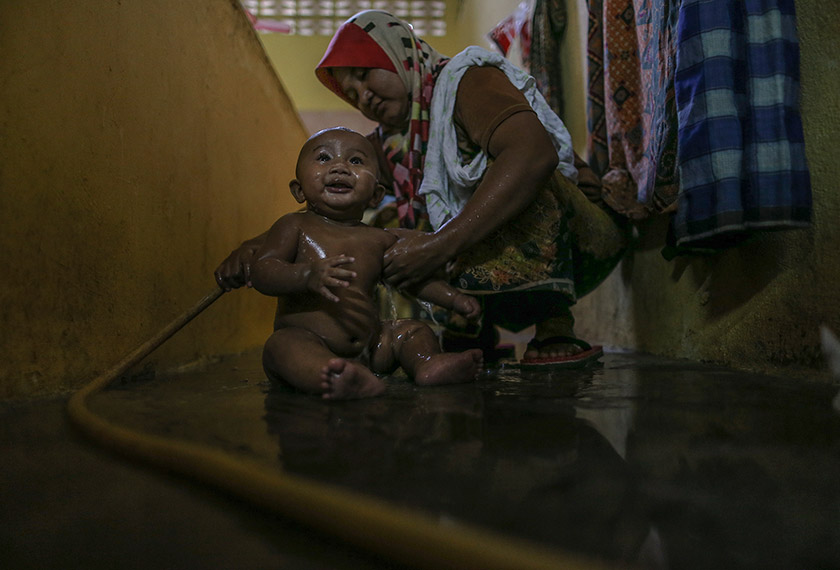 Rozita and her baby - Astro AWANI/SHAHIR OMAR