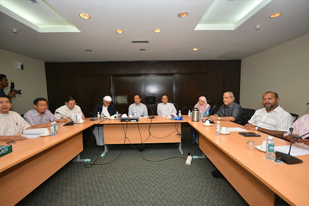 Mesyuarat Majlis Pimpinan Pakatan Rakyat pada Ahad bersetuju untuk mengadakan satu mesyuarat khas bagi membincangkan isu enakmen jenayah syariah atau hudud serta isu pilihan raya Pihak Berkuasa Tempatan, PBT.   