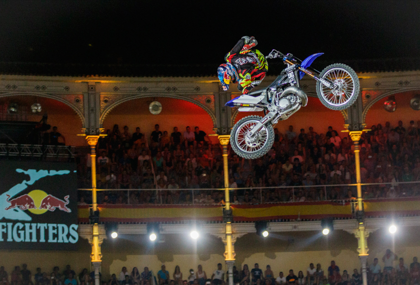 Aksi Tom Pagès di pusingan ketiga Red Bull X-Fighters di Madrid. Gambar - Flo Hagena / Red Bull Content Pool.