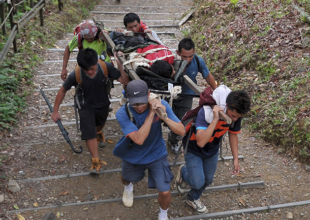 Mt Kinabalu guides carrying down an injured child following a 6.0-magnitude earthquake that struck Sabah on Friday. - BERNAMA Photo  