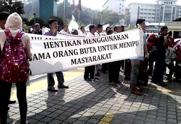 Hentikan menggunakan nama orang buta untuk mencuri