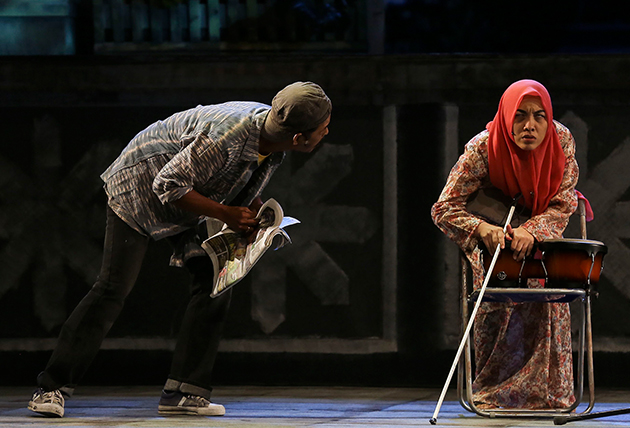 Teater Kena Main yang sedang dipentaskan di Istana Budaya, Kuala Lumpur.
