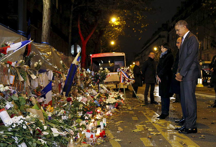U.S. President Barack Obama, French President Francois Hollande and Paris Mayor Anne Hidalgo bow their heads as they visit a makeshift memorial at the Bataclan in Paris November 30, 2015. REUTERS/Kevin Lamarque U.S. President Barack Obama, French President Francois Hollande and Paris Mayor Anne Hidalgo bow their heads as they visit a makeshift memorial at the Bataclan in Paris November 30, 2015. REUTERS/Kevin Lamarque 