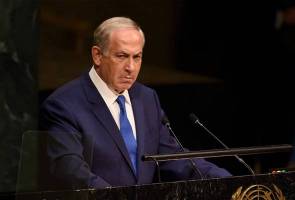 “Diam yang ketara. Diam yang membisukan,” tegasnya diikuti dengan merenung tajam para delegasi PBB selama kira-kira 45 saat.