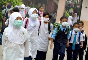 Menteri Pendidikan mengarahkan semua sekolah di seluruh negara kecuali Labuan, Kelantan, Sarawak dan Sabah ditutup pada Isnin dan Selasa ini ekoran keadaan jerebu yang semakin merosot