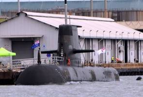 Kapal selam berkuasa diesel-elektrik berlabuh di Pulau Pinang.