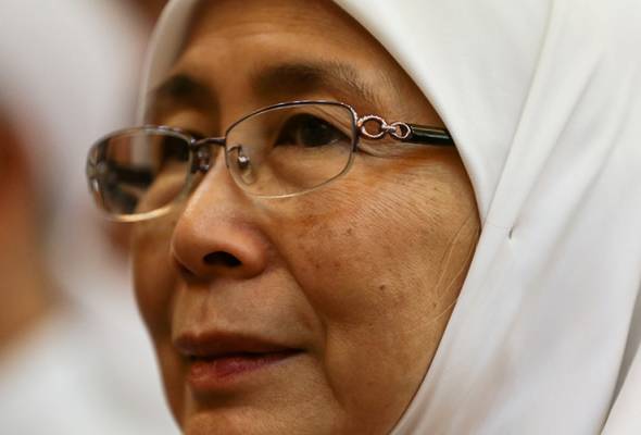 wan azizah