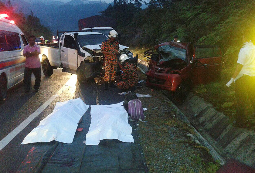 Mohd Shukri Mohammad, 26,  dan Norkhaliza Mohd Yusoff, 23, meninggal dunia di tempat kejadian.
