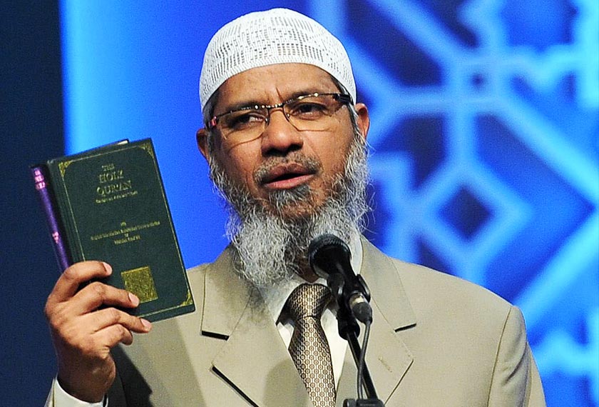 Dr Zakir bukan saja mampu memetik ayat dan penjelasan dari al-Quran dan hadis, malah mengetahui intipati kitab-kitab agama lain. - Gambar fail