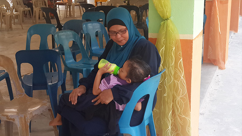 Setiap kali Aminah melihat anaknya membesar di depan mata, hatinya berasa sayu. - Foto Astro AWANI