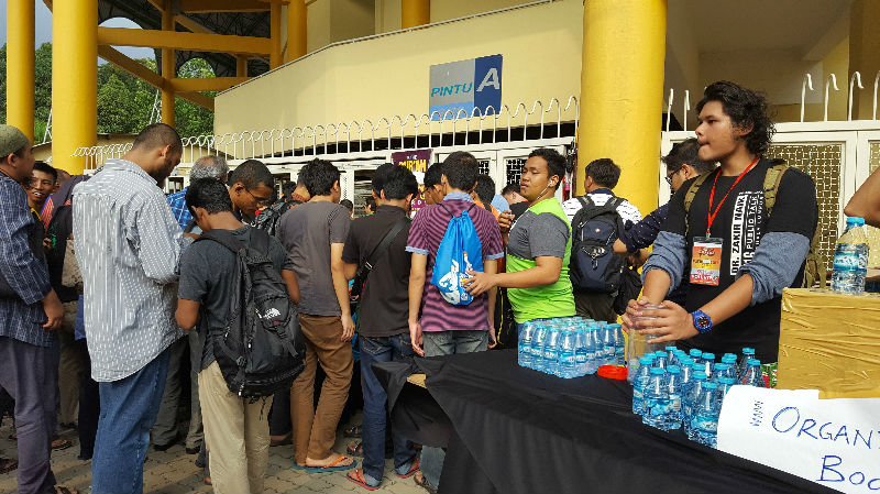 Hadirin mendaftarkan diri - Foto AWANI/Nizam Bakeri