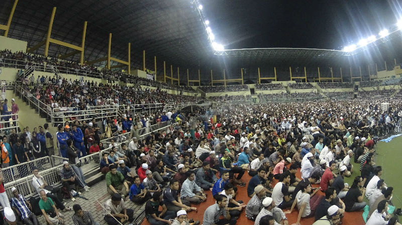 Puluhan ribu mendengar ceramah Dr Zakir Naik - Foto AWANI/Nizam Bakeri