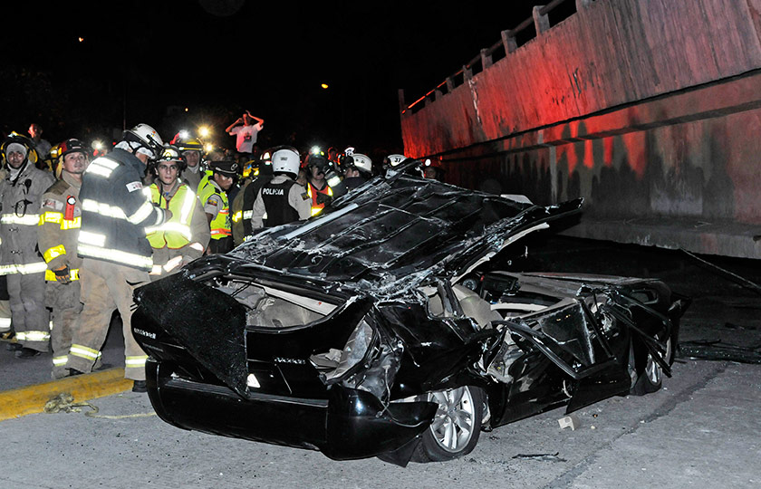 The quake wrecked buildings, toppled power lines and sent terrified residents running from their homes when it struck a coastal zone popular with tourists.