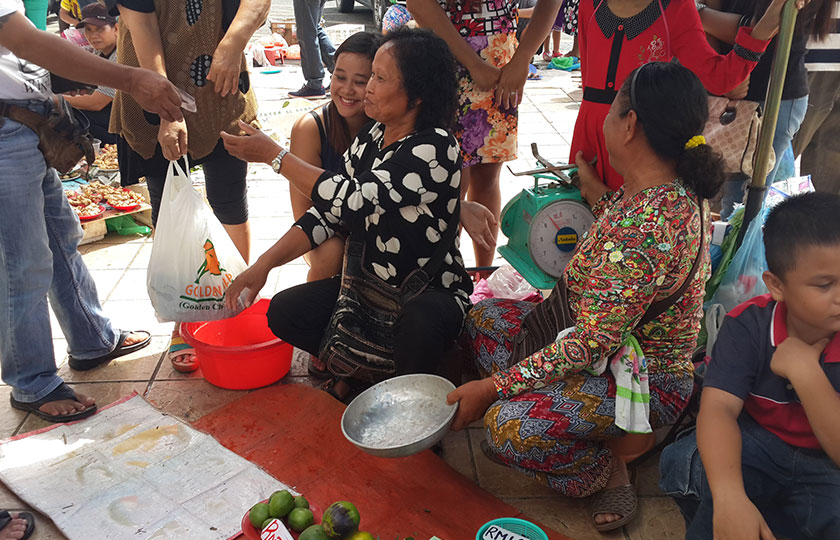 Timah Anak Alo, 56, tidak sabar menunggu hari minggu untuk ke pasar tamu