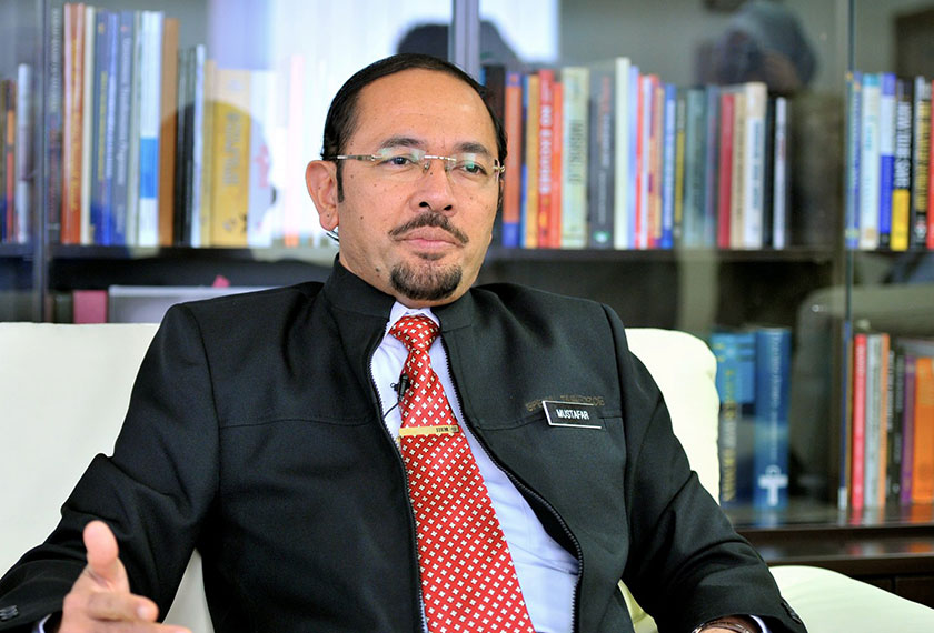 Datuk Seri Mustafar Ali berpindah portfolio. - Gambar fail