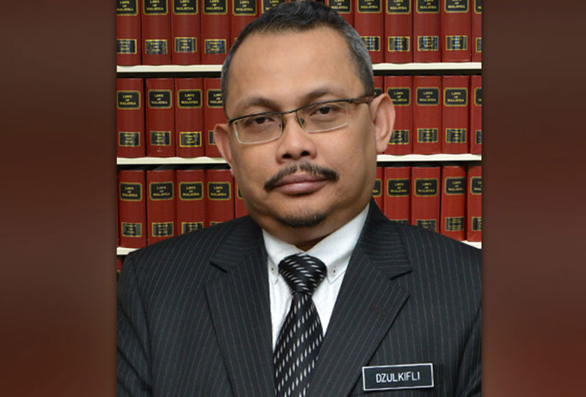 Datuk Dzulkifli Ahmad menggantikan Tan Sri Abu Kassim Mohamed. - Gambar fail