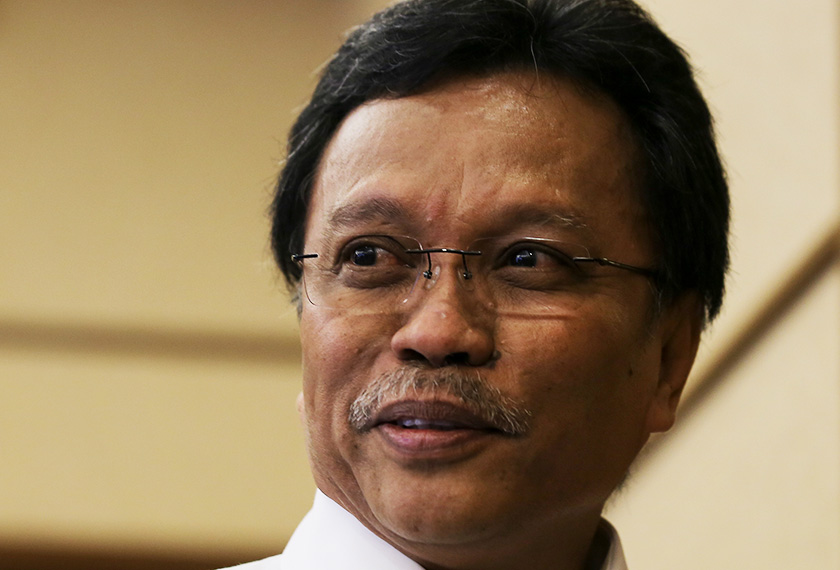 Sue the American Government if their claims on 1MDB were unfounded, Shafie Apdal said.