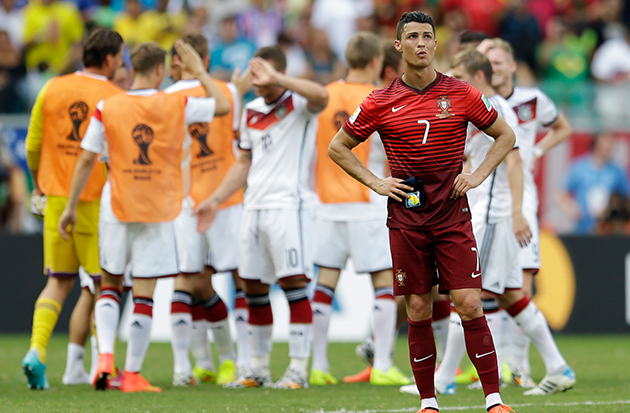 Cristiano Ronaldo telah dinobat sebagai pemenang Anugerah Ballon d'Or 2016 buat kali keempat sepanjang kariernya.